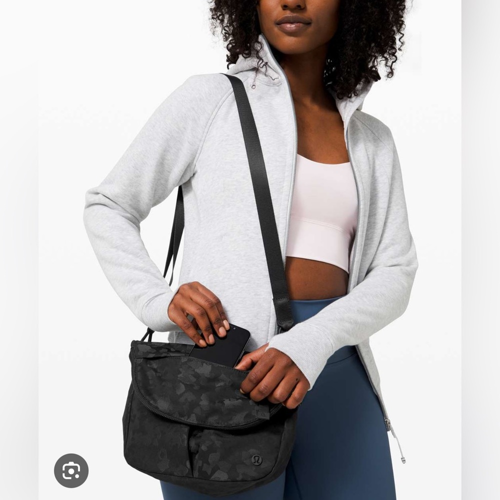 Lululemon Athletica Black Camouflage Crossbody Bag EUC
